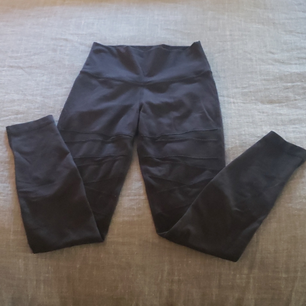 Lululemon Mesh Leggings - Picture 3 of 6